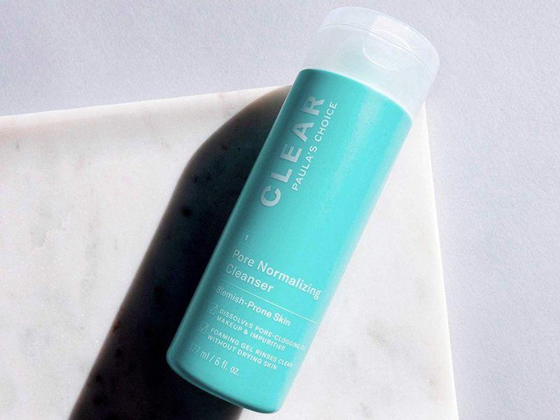 Sản phẩm có kết cấu gel mỏng, dịu nhẹ hơn cả dạng foam hay dạng sữa