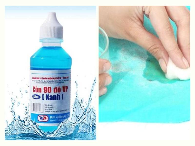 Cồn có tính tẩy rửa mạnh giúp loại bỏ hình in hoặc chất bẩn trên áo