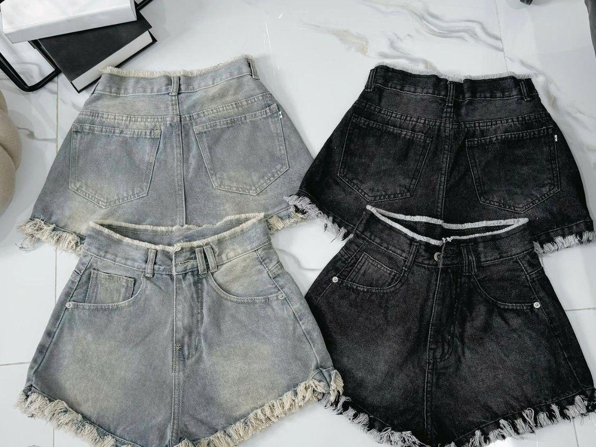Quần short jean rách được coi là biểu tượng của phong cách cá tính và trẻ trung 