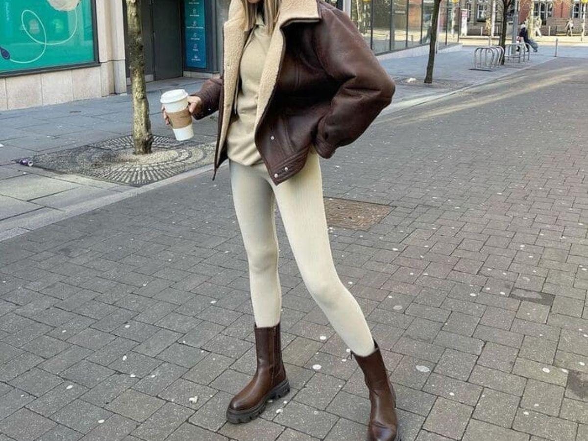 Phối đồ cùng legging với áo len oversize và boot Chelsea