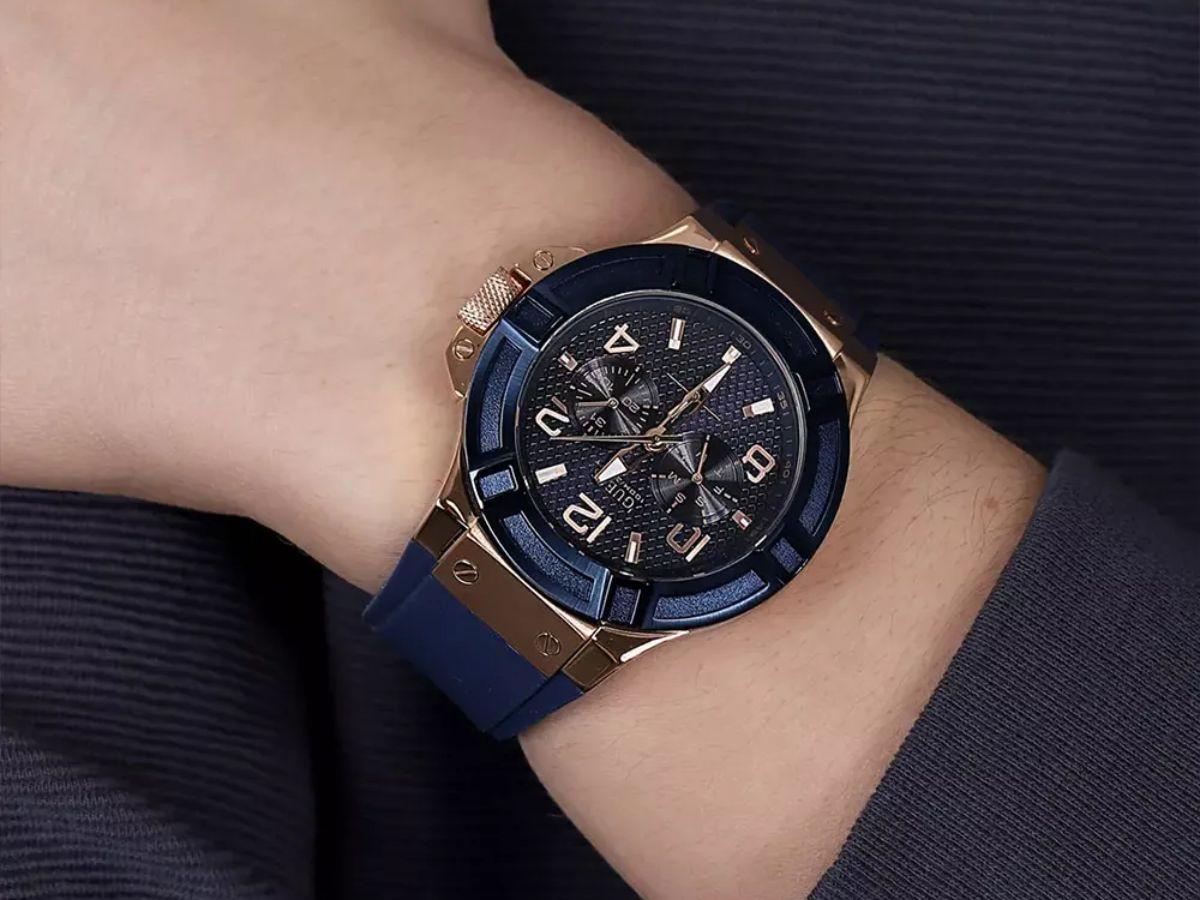 Guess U0247G3 là “ứng viên” sáng giá trong top các mẫu đồng hồ dây cao su bơi lội