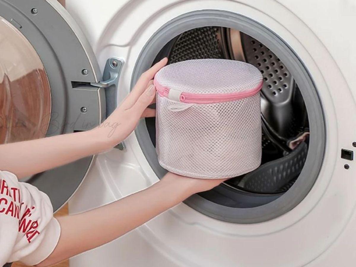 Sử dụng túi giặt để tránh quần legging bị kéo giãn