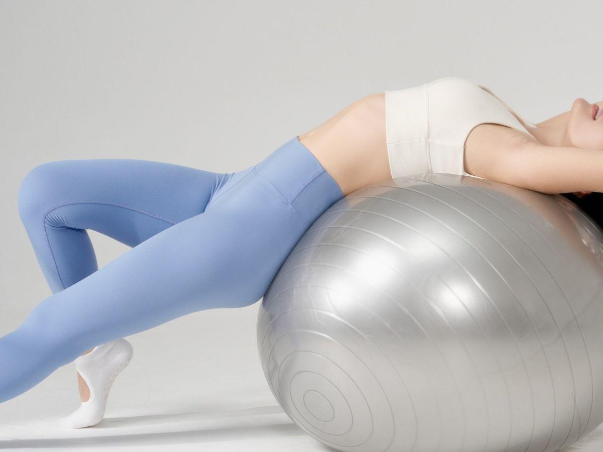 Trang phục tập Yoga cần có khả năng co giãn tuyệt đối