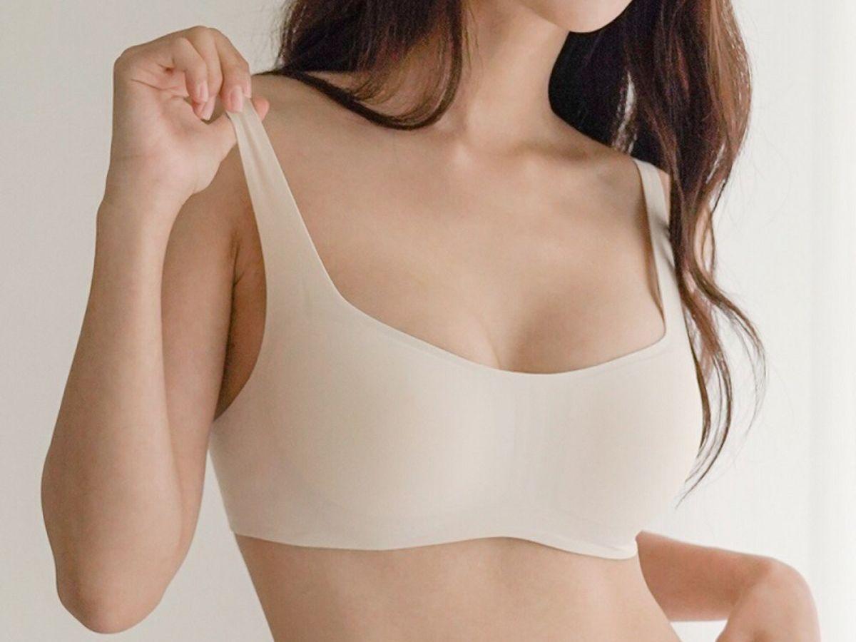 Vũ khí bí mật giúp chống lại tình trạng lộ viền khi mặc sơ mi trắng chính là áo lót không đường may hoặc áo lót su đúc