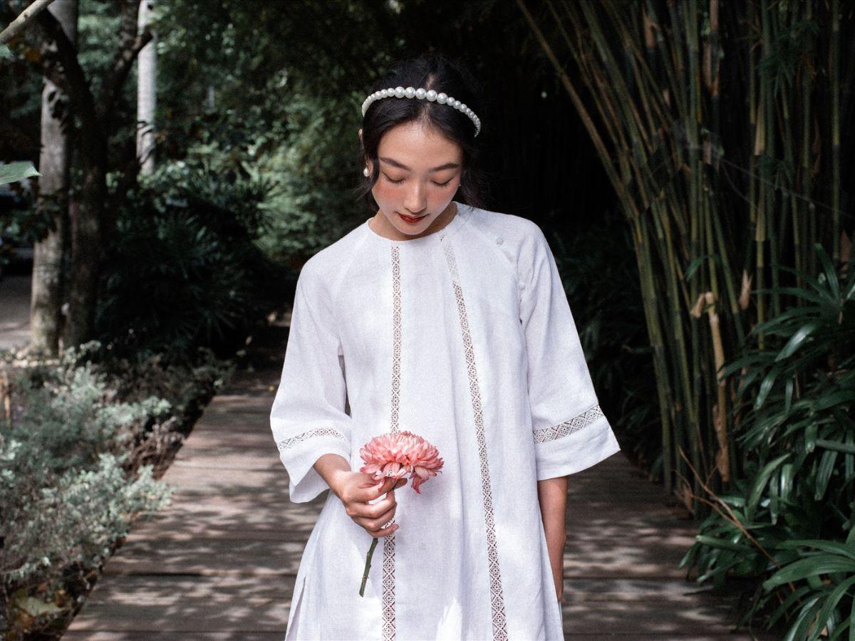 Để diện áo dài trắng thật tinh tế và duyên dáng, bạn phải quan tâm đến nhiều yếu tố