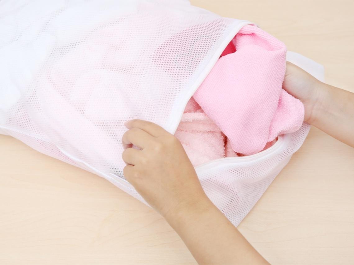 dùng túi giặt khi giặt quần áo len