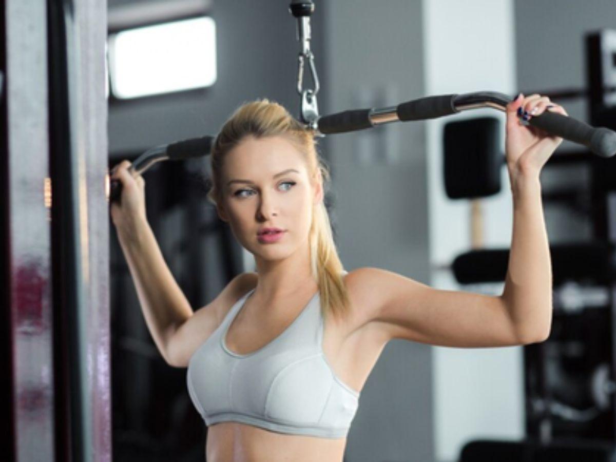 Lo ngực chảy xệ khi tập thể dục?