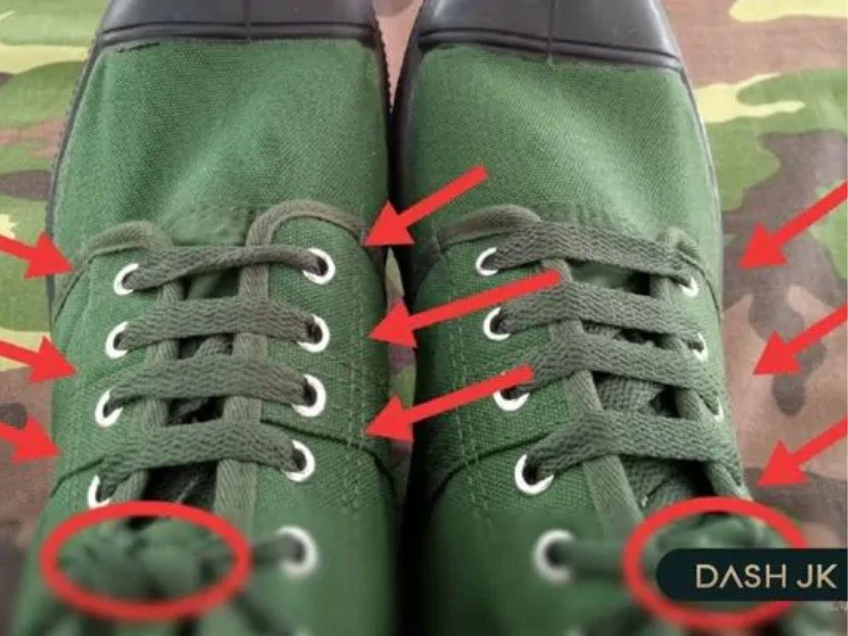 Buộc dây giày kiểu quân đội