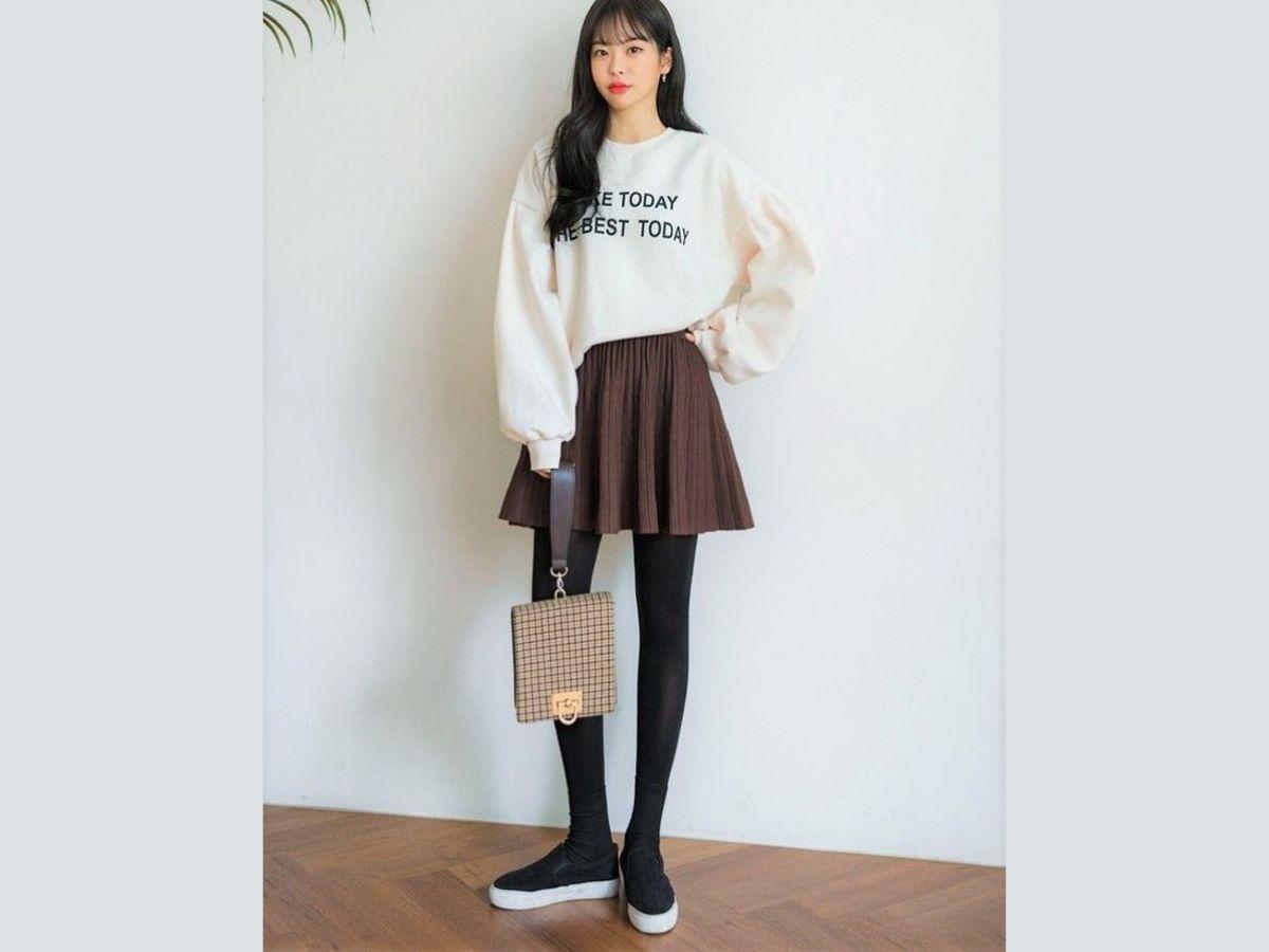 Năng động, độc đáo: Quần legging + Chân váy/váy suông ngắn bên ngoài