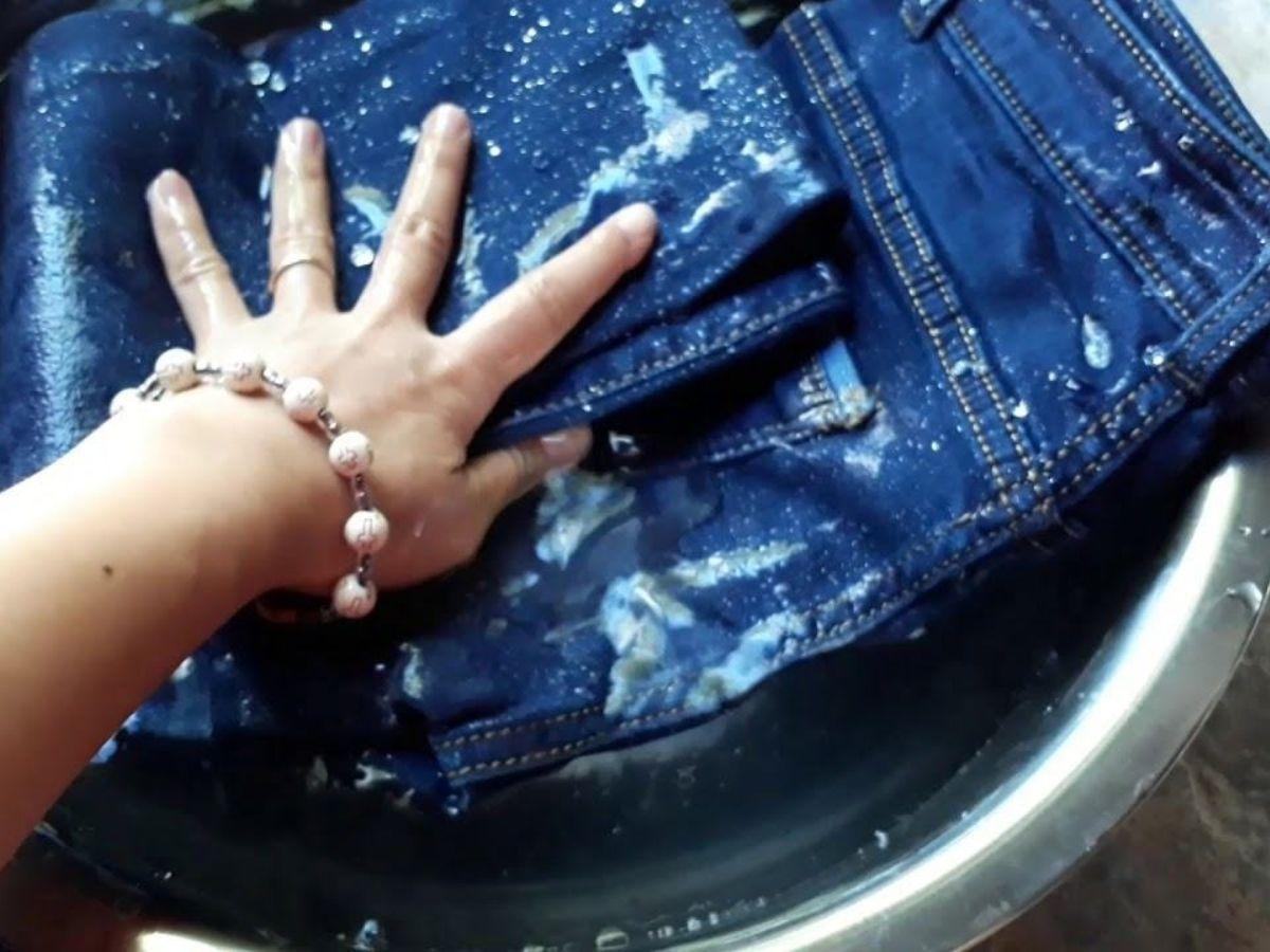 Luôn xử lý nhẹ tay và đúng cách để quần jean bền đẹp như mới