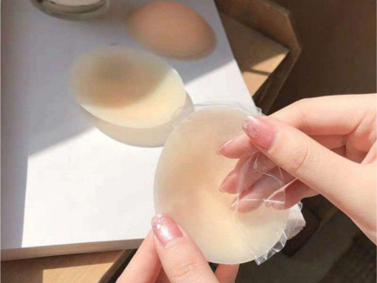 Sử dụng màn bảo vệ sau khi mặc để lớp keo không bị khô