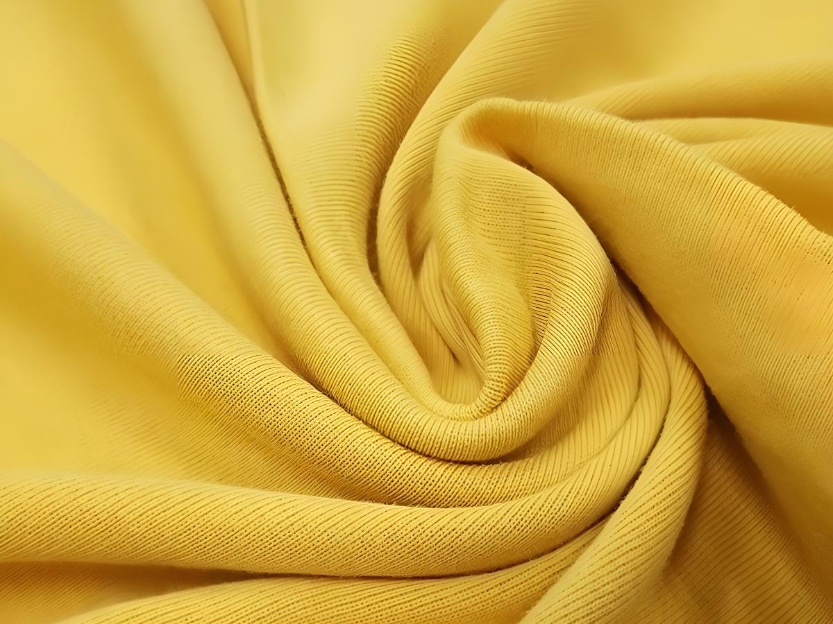 Cotton là chất liệu quen thuộc, gắn liền với sự mềm mại, thoáng khí và lành tính cho da