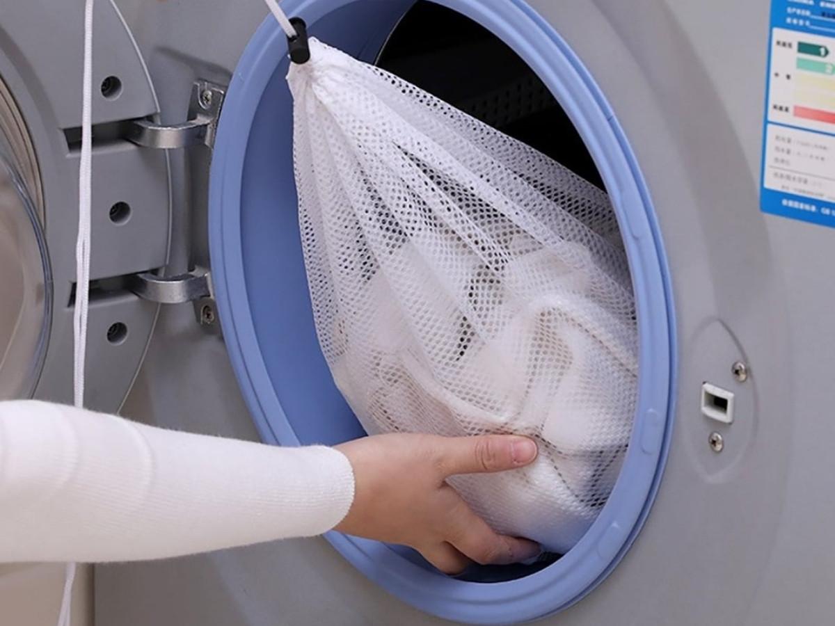 nên sử dụng túi giặt để giặt quần áo vải lưới polyester