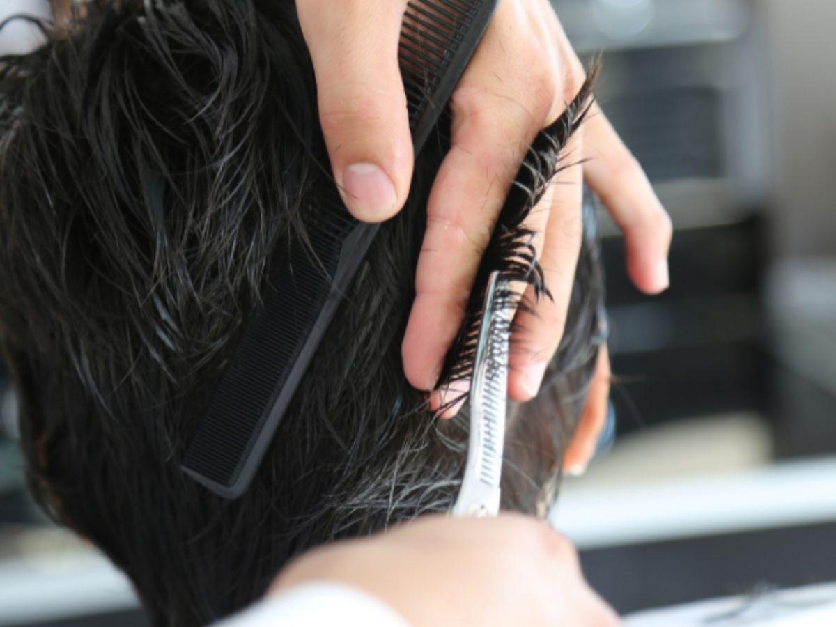 Hãy ghé tiệm cắt tóc sau khoảng 3-4 tuần để duy trì phom dáng pixie