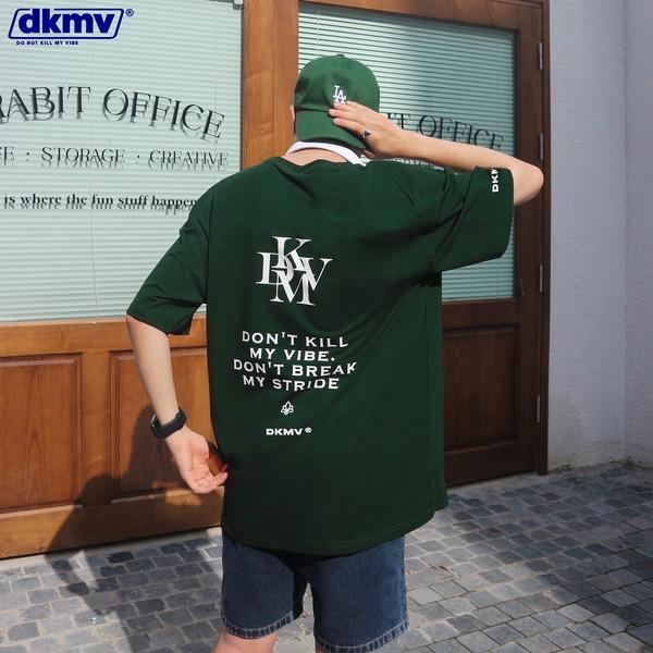 Áo xanh trendy của DKMV. Nguồn: DKMV