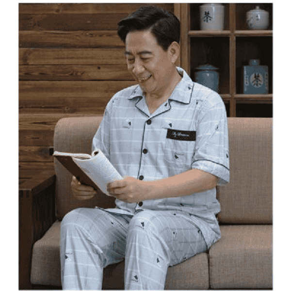 Bộ đồ ngủ trung niên nam trang nhã với vài họa tiết nhỏ