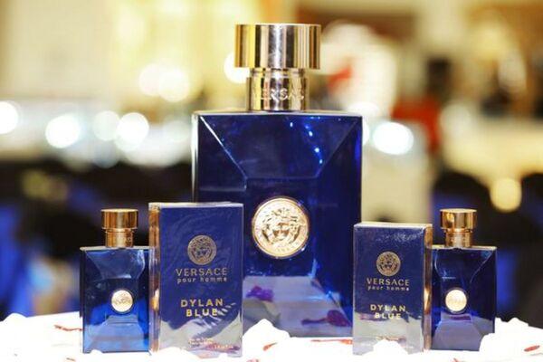 Nước hoa Versace Dylan Blue quyến rũ với 3 tầng hương