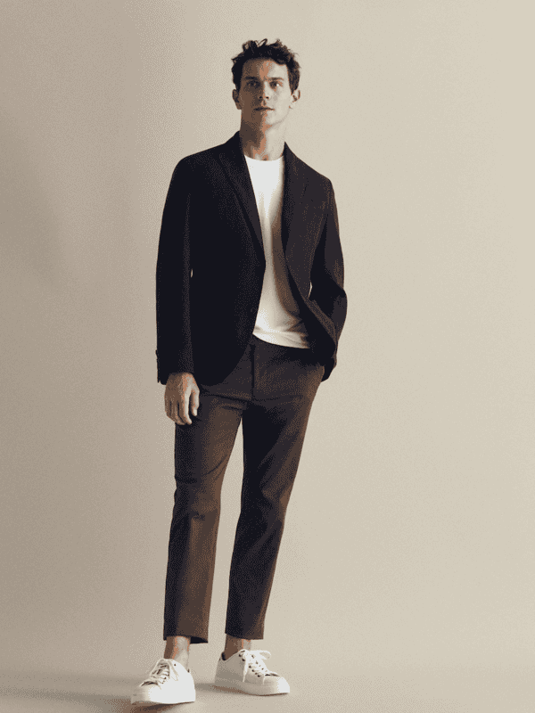 Kết hợp blazer màu xanh với quần tây là công thức phối đồ đáng thử