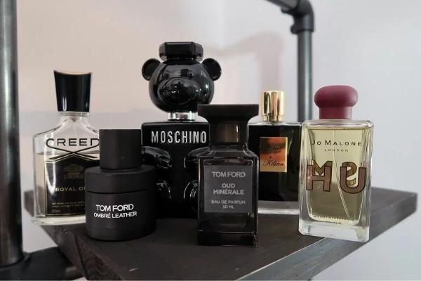 Tặng nước hoa cho sếp nam thể hiện sự ngưỡng mộ và kính phục