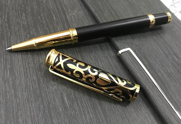 Tặng những chiếc bút ký cho sếp nam nhân dịp sếp được thăng chức