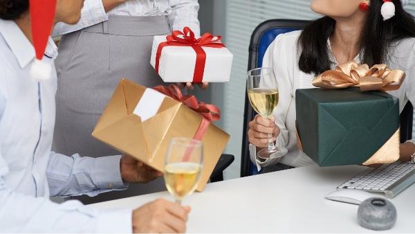 Gợi ý 23+ món quà tặng sếp nam hay ho
