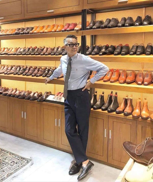 Kết hợp phụ kiện phù hợp là một tiêu chí quan trọng khi lựa chọn thời trang nam trung niên U60 (Nguồn: Yan news)
