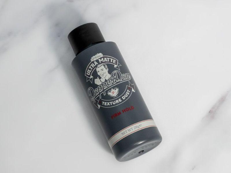 Dapper Dan Ultra Matte Texture Dust có khả năng giữ nếp và hút ẩm ấn tượng