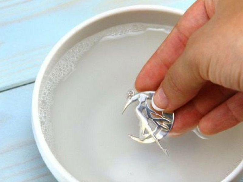 cách làm sáng bạc tại nhà