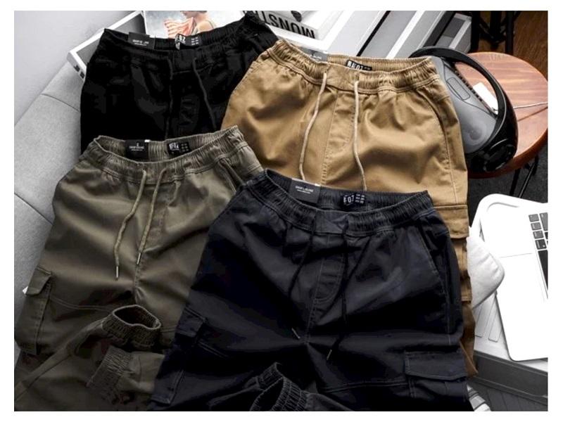 Khi phối đồ quần Jogger Kaki, các bạn nam nên chọn thiết kế vừa vặn với cơ thể