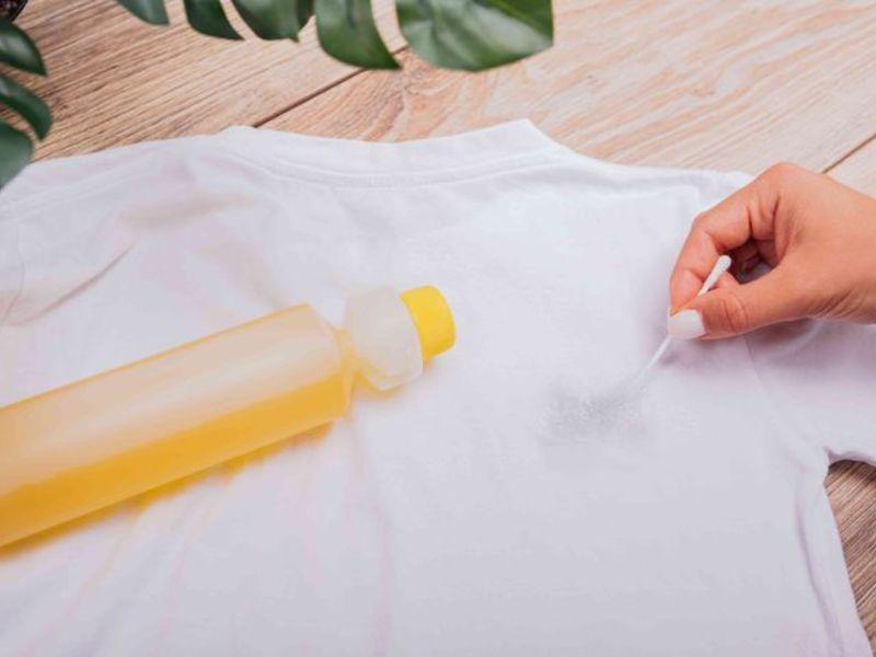 Cách tẩy chữ in trên áo bằng xăng