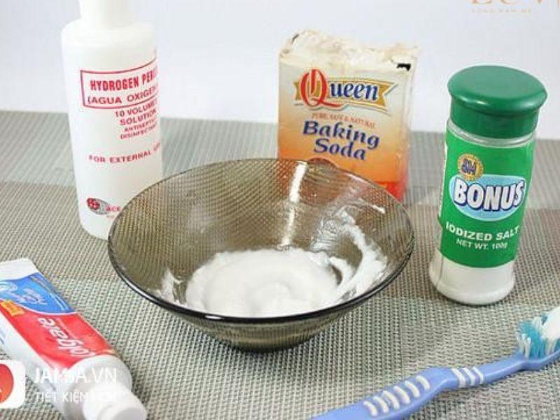 Cách tẩy chữ in trên áo bằng nước rửa bát, baking soda và oxy già