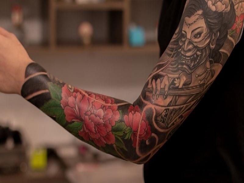 Hình xăm mặt quỷ hoa mẫu đơn
