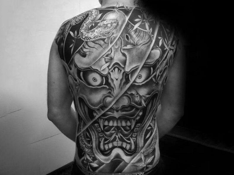 Hình xăm mặt quỷ kín lưng cho nam