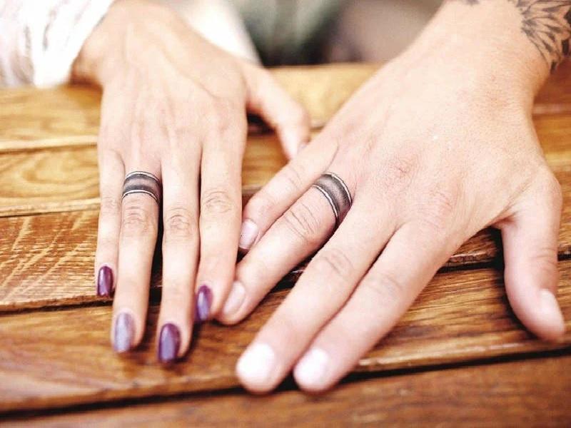 Hình xăm nhẫn cho các cặp đôi