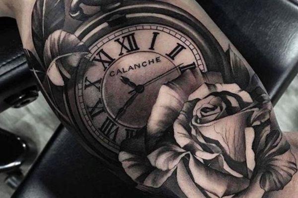 Hình xăm bắp tay nam hoa hồng khẳng định vẻ đẹp bên trong và bên ngoài chính mình