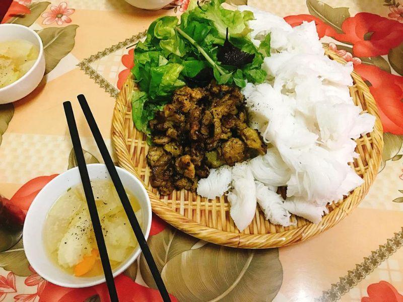 Cách bày biện đặc biệt của Bún chả mẹt