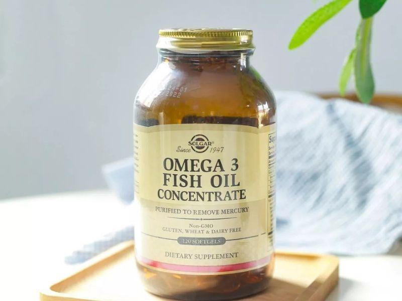 Solgar Omega 3 Fish Oil Concentrate: Nguồn cá biển tinh chế, loại bỏ tạp chất và thủy ngân.