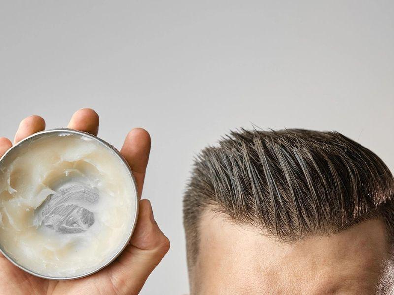 Chỉ nên dùng các loại sáp, pomade không bóng để tạo kiểu tóc rối nam