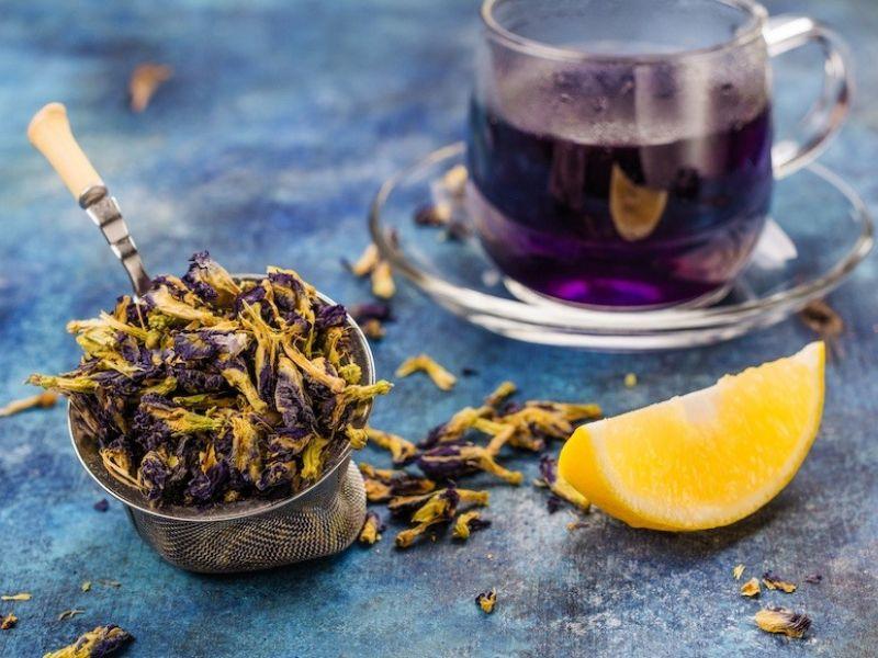 Pha nước hoa đậu biếc