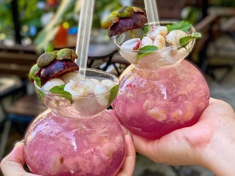 Pha chế và trang trí trà măng cụt