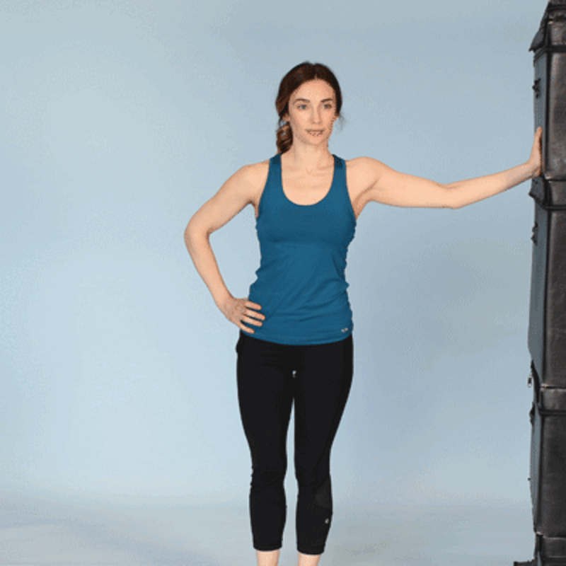 Chi tiết động tác Chest stretch