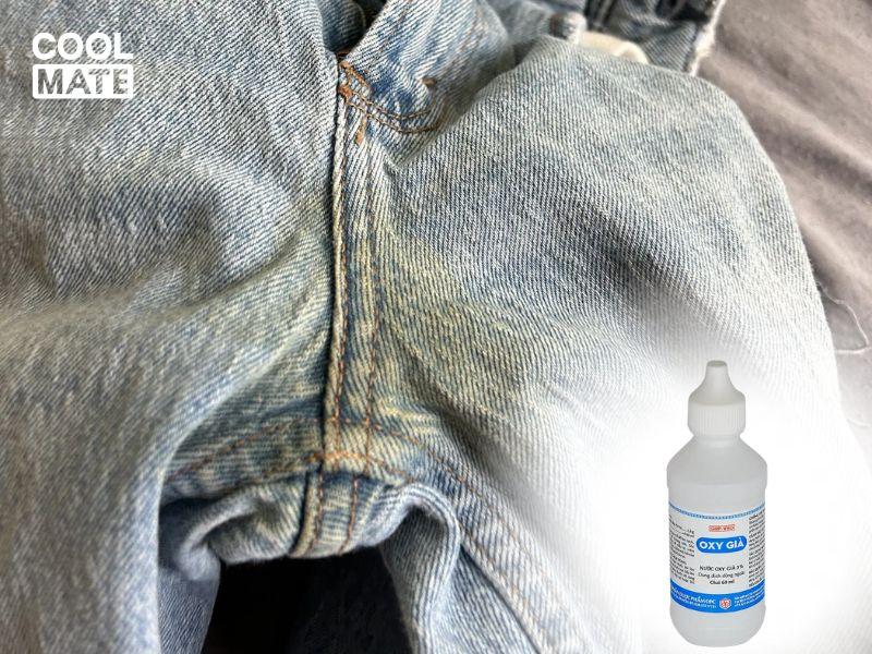   Tẩy quần jean bị ố vàng bằng oxy già 