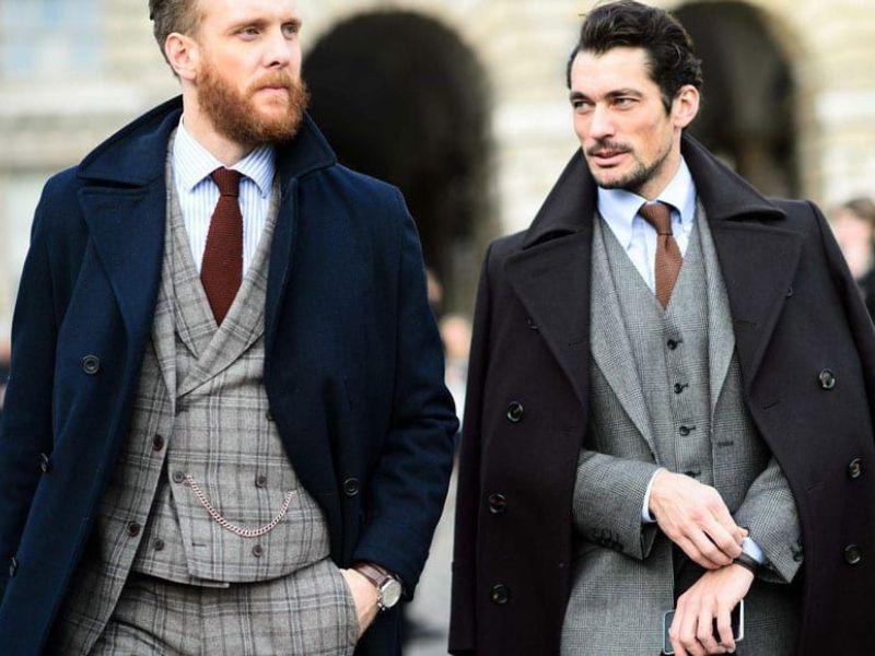 Suit phối cùng áo khoác