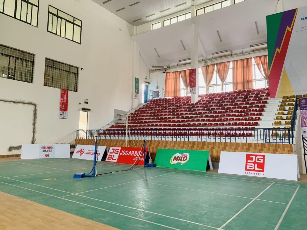 Sân Cầu Lông Nhà Thi Đấu Hà Đông là điểm đến quen thuộc cho người yêu thể thao