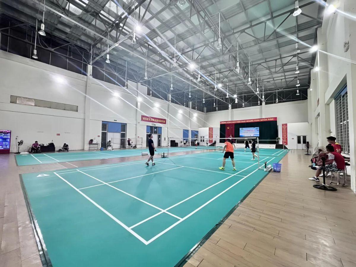 Sân cầu lông tại Trường THCS Lê Quý Đôn