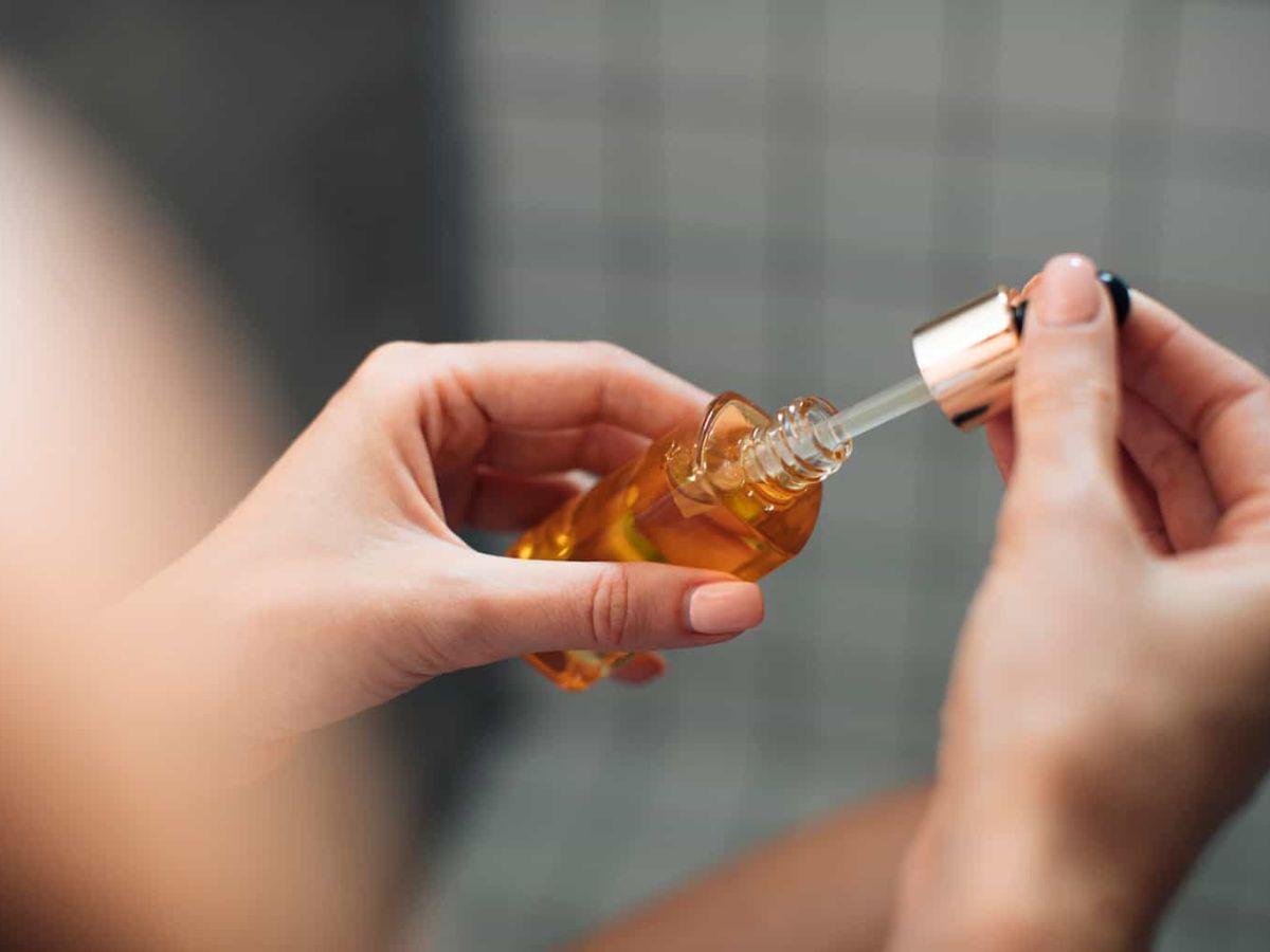 Các bước skincare routine buổi sáng có sử dụng serum Vitamin C