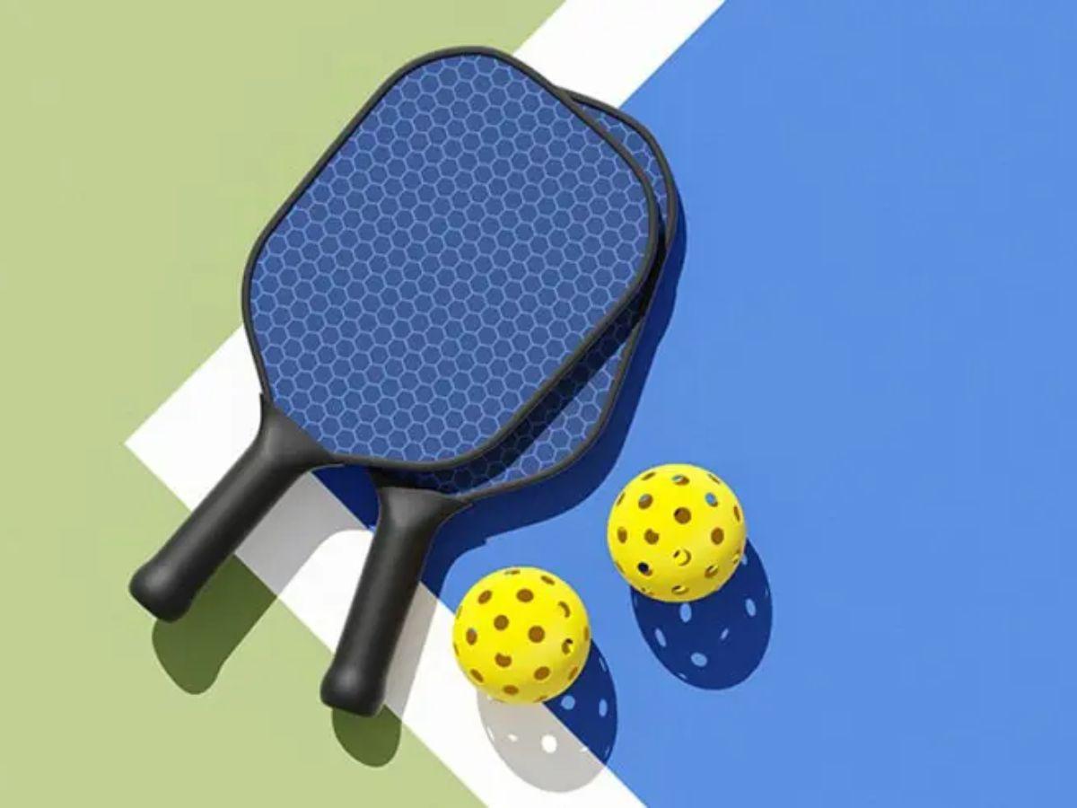 Vợt Pickleball có kích thước nhỏ hơn vợt Tennis