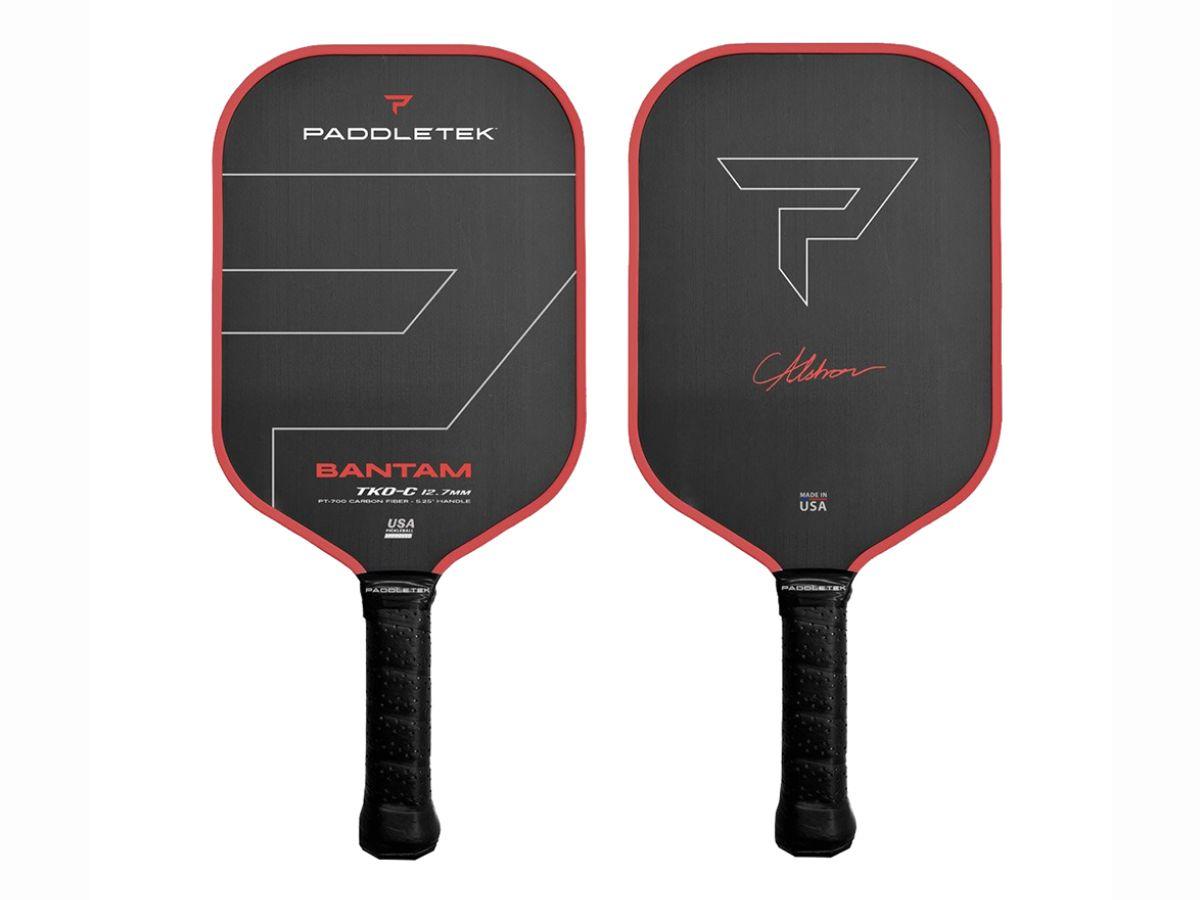 Vợt Pickleball với các miếng dán chì được đặt ở nhiều vị trí kết hợp