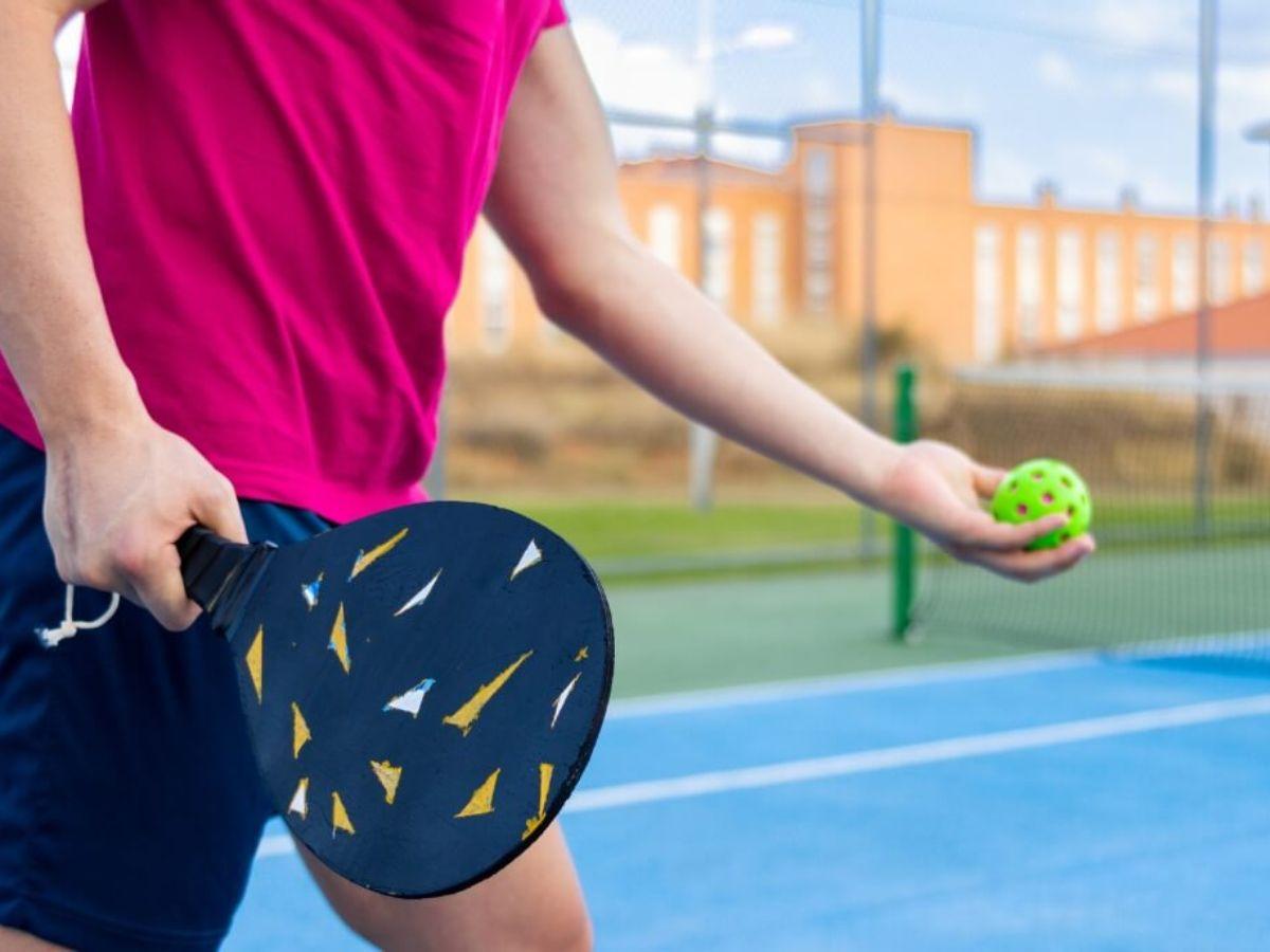 Nắm Chắc Luật Giao Bóng Pickleball Cơ Bản Để Tránh Lỗi Oan
