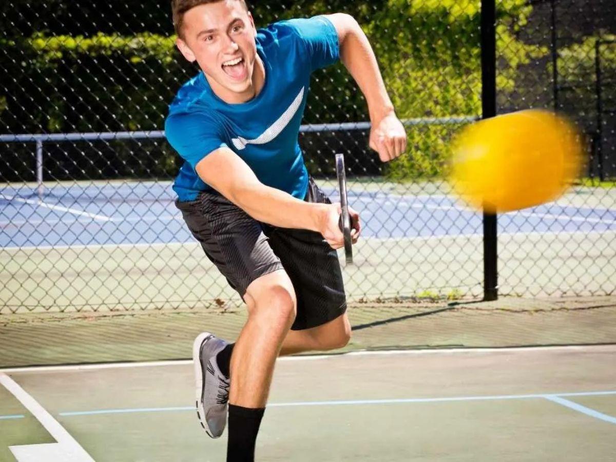 Vì Sao Lại Hay Mắc Lỗi Giao Bóng Pickleball?